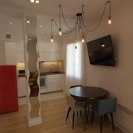 123 Sadi Carnot, Classe 2 Etoiles Apartamento *