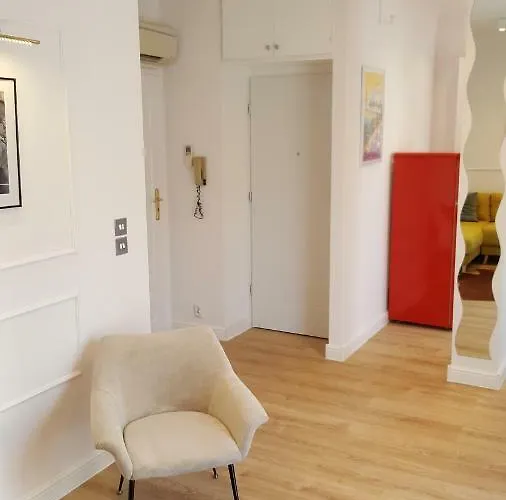 123 Sadi Carnot, Classe 2 Etoiles Apartment Saint-Raphaël